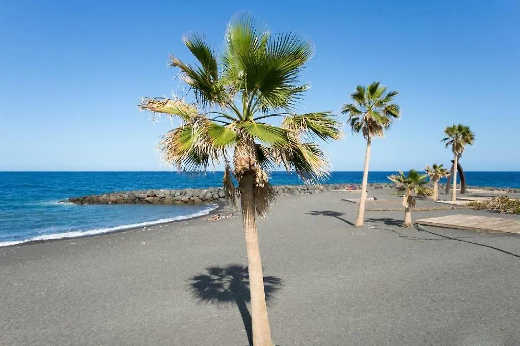 Bright Spacious Apartment, 2 Min Walk From Beach location